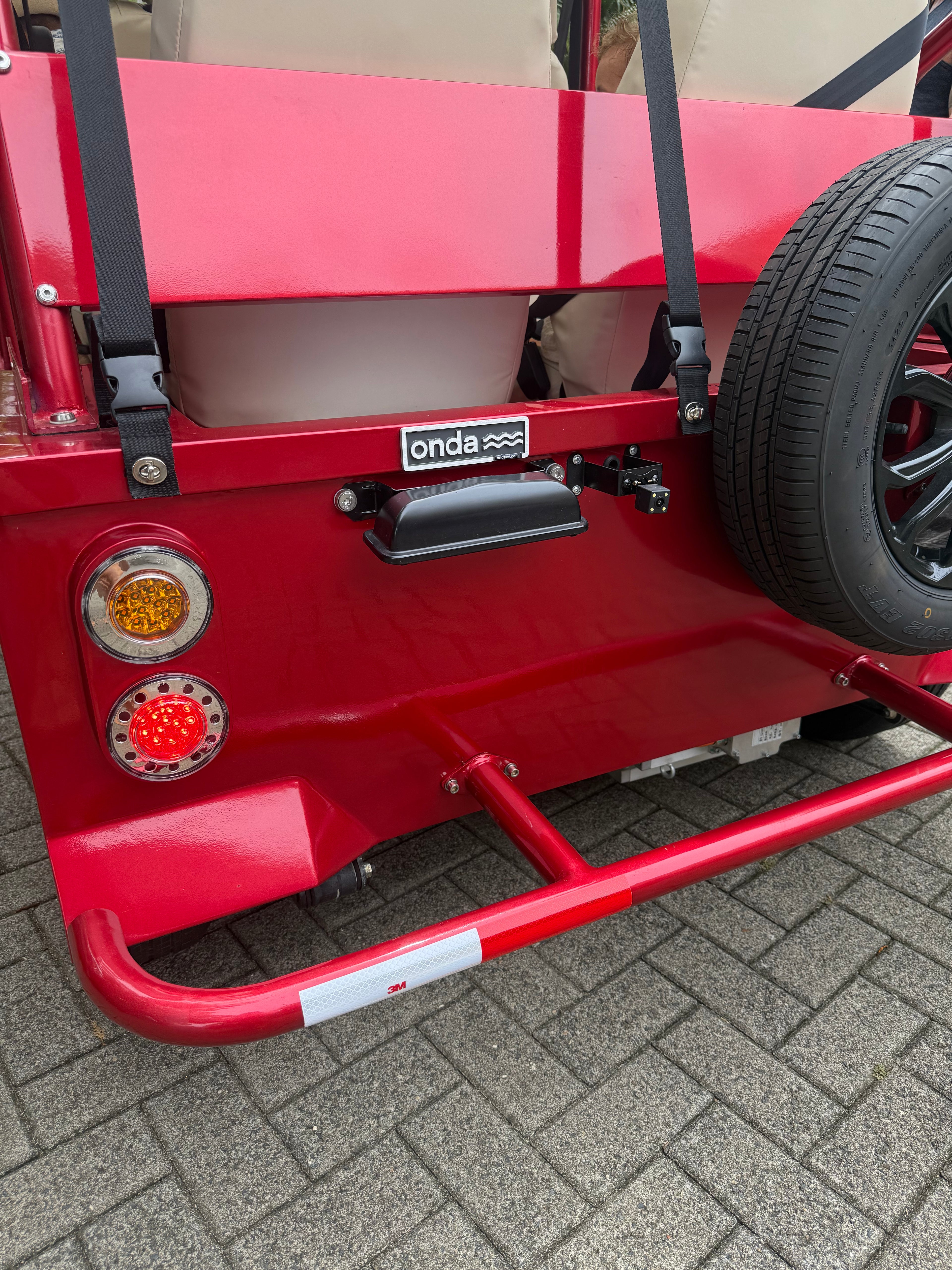 Red vehicle with 'onda' branding on a paved surface